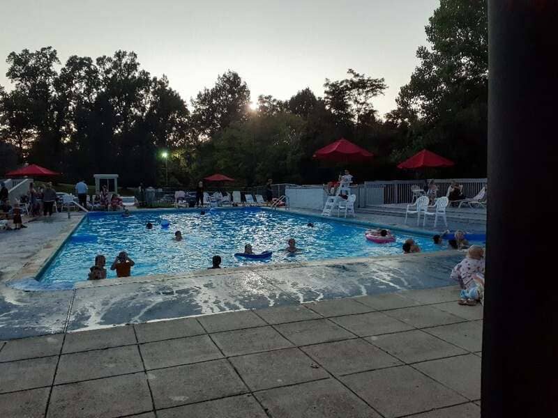 Country Club Pool in Morgantown, WV | The Pines Country Club